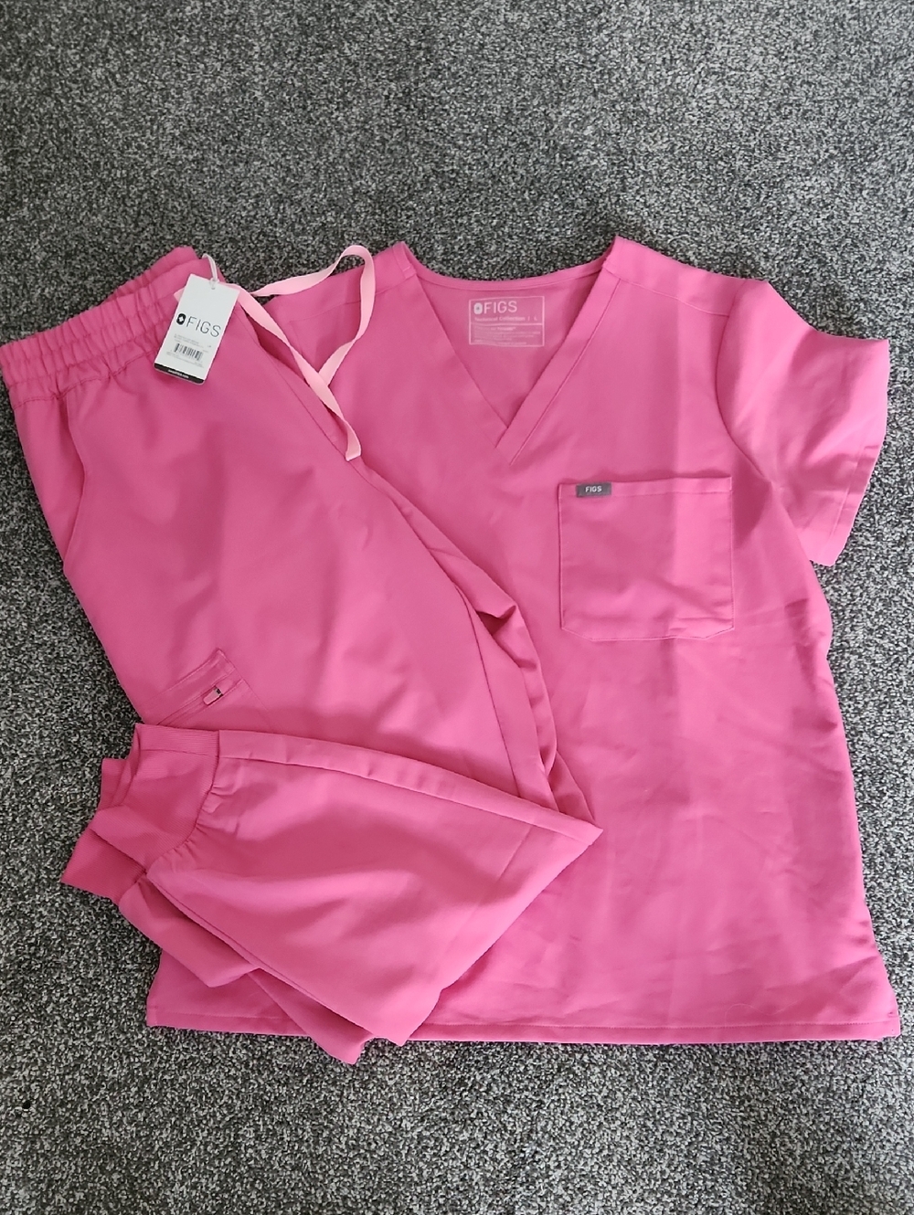 FIGS Pink Scrub Set - Catarina Top & Uman Joggers, L